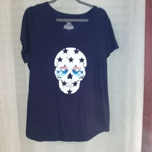 NWOT No Boundaries skull tee